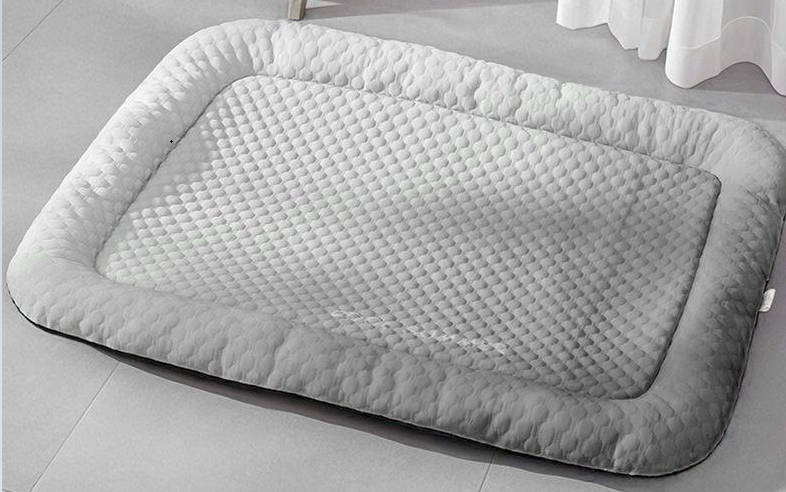 ❄️ The Self-Cooling Pet Mat That Keeps Dogs Cool and Comfortable