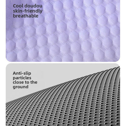 ❄️ The Self-Cooling Pet Mat That Keeps Dogs Cool and Comfortable